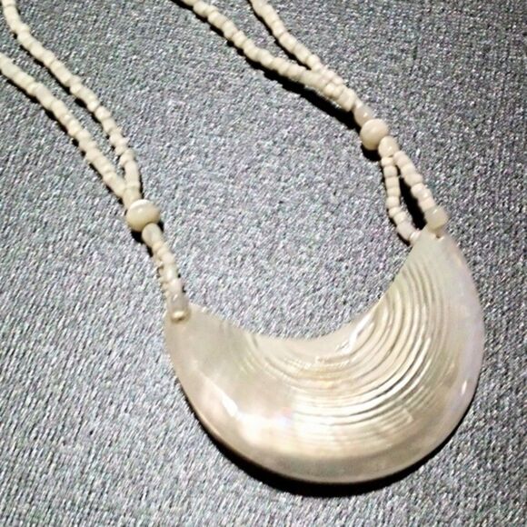 Vintage White Seed Bead and Mother of Pearl Shell Statement Necklace 20" - Picture 4 of 5